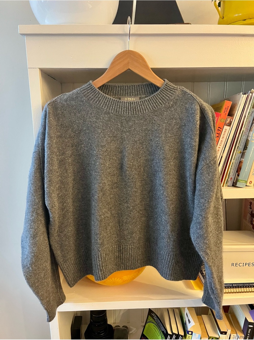 N.Peal organic cashmere crew neck sweater size M medium grey